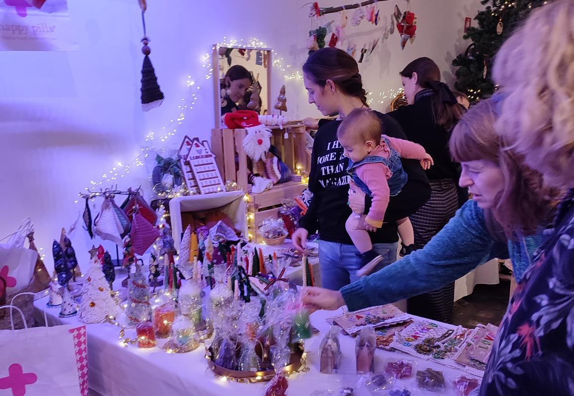 Hi ha productes artesans fets per voluntàries de la Fundació